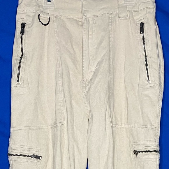 refuge cream cargo pants in good condition. (Worn: 2) - Picture 2 of 3